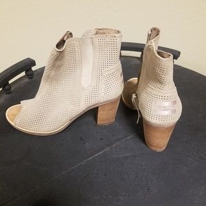 Toms Majorca Peep Toe Suede boots